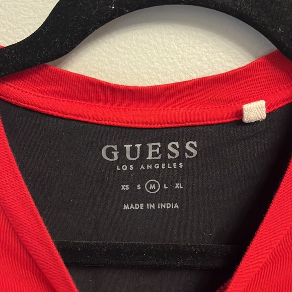 Black and Red Split Guess Los Angeles T-Shirt - Picture 3 of 4